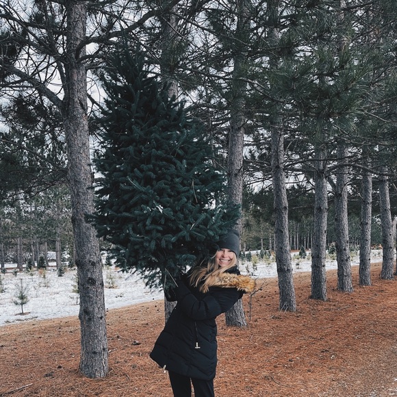 About Me: Meet Your Posher! - Picture 5 of 7